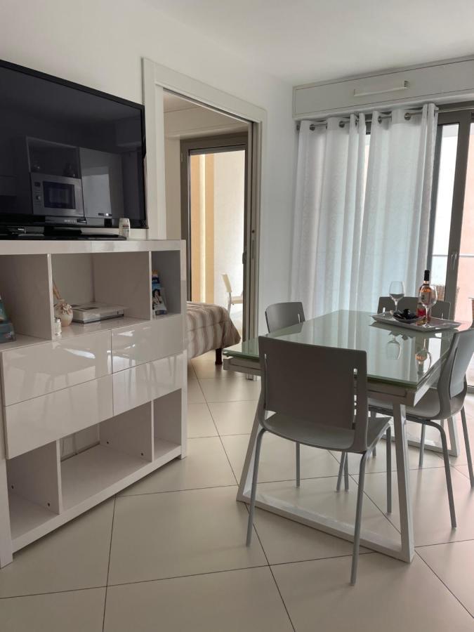 West Bay Lägenhet Menton Exteriör bild